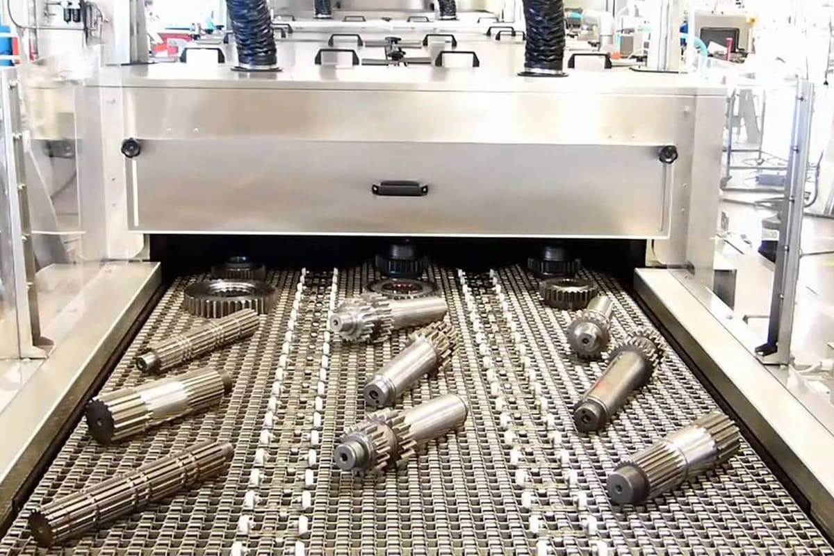 Tunnel de lavage pour pièces mécaniques