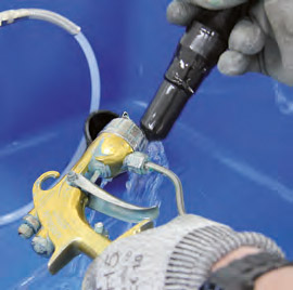 ALT optimisé pour "nettoyage-pinceaux.jpg" : Nettoyage efficace de pinceaux après peinture : accessoires et techniques pour un entretien optimal des outils