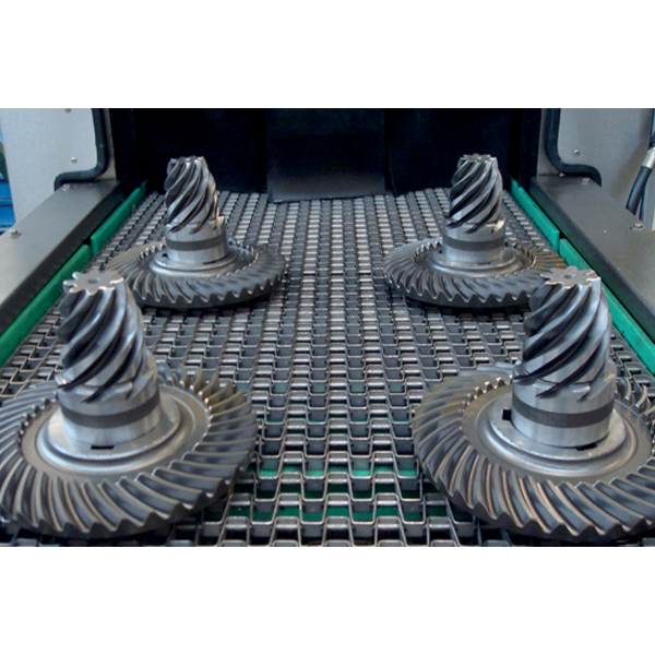 Tunnel de lavage multifonction multi taches avec processus de nettoyage industriel pour votre atelier mise en situation avec des pièces mécaniques